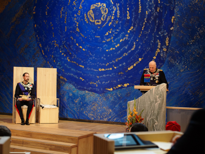 Kong Harald står for den offisielle opninga av det niande Sametinget. Foto: Árvu / Sametinget